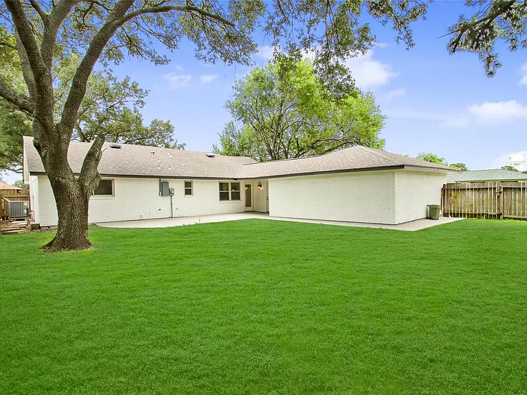 3208 Woodstone Dr — Photo 37