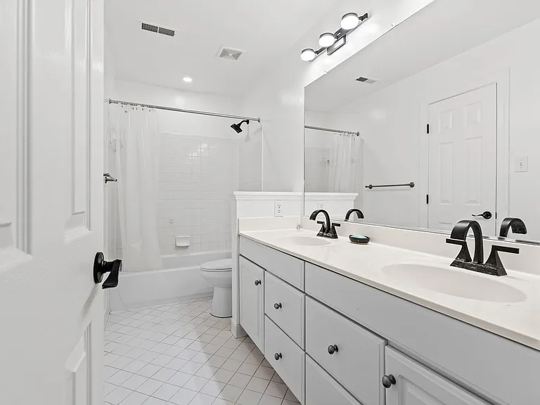 14216 Cervantes Ave — Photo 9