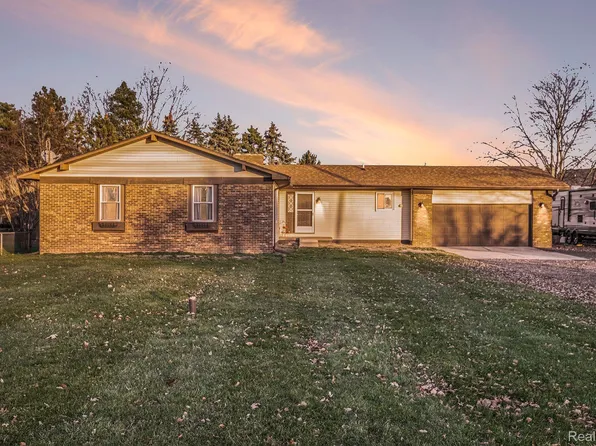 1308 N Bridge St, Linden, MI 48451