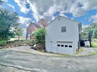 826 Red Ln, Salem, VA 24153