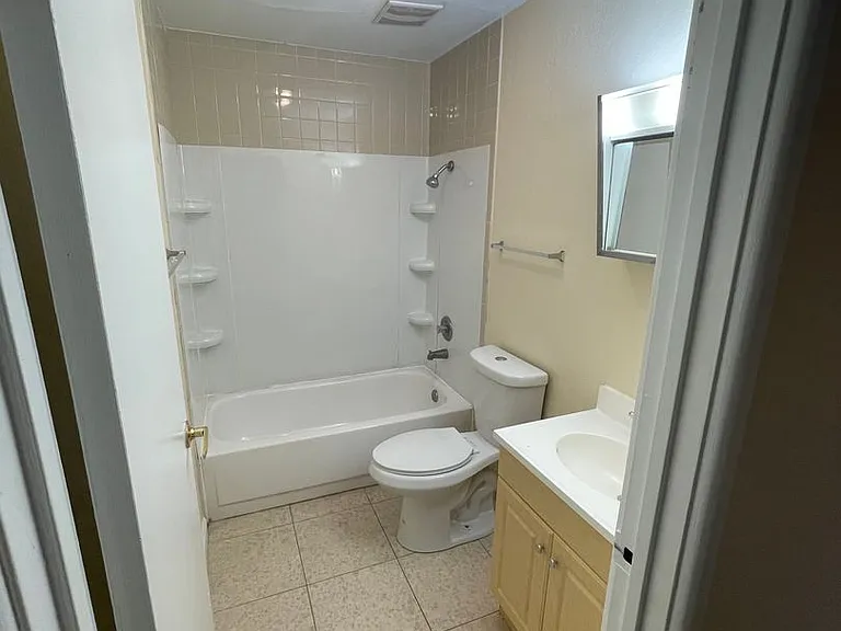 Abbott Acres Apartments — Photo 16