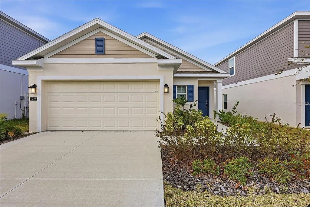 3 bed, 2.5 bath, 1470 sqft, $2,200 — Photo 1
