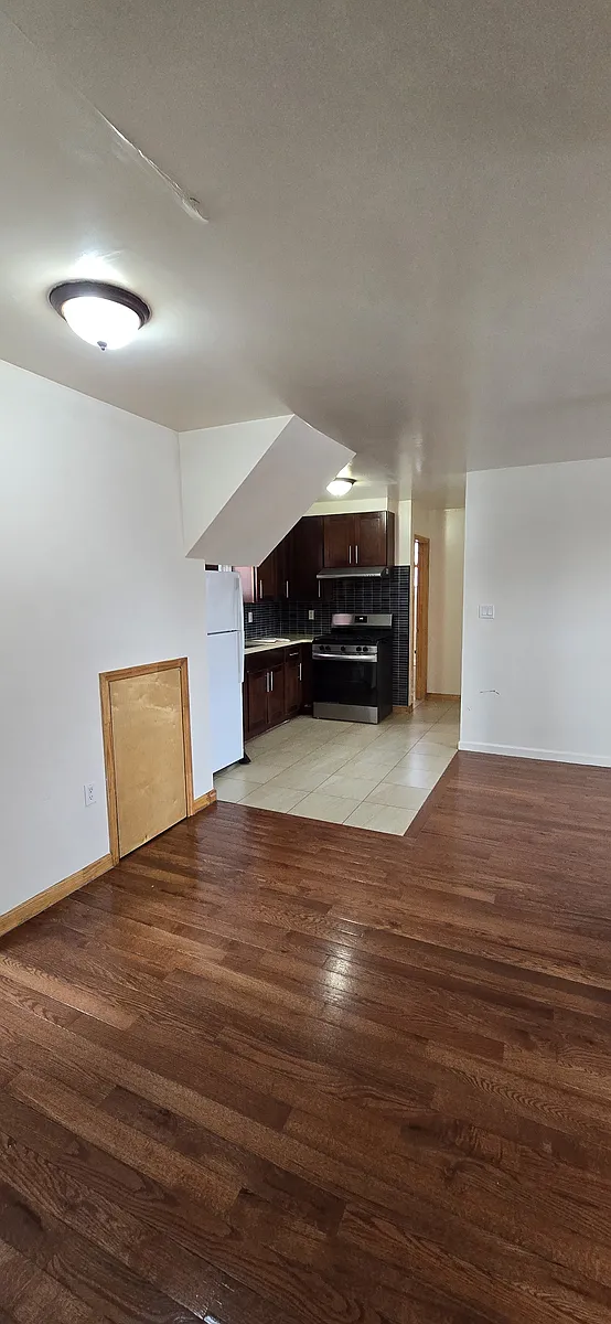 Building Photo - 131-47 Kew Gardens Rd #2F