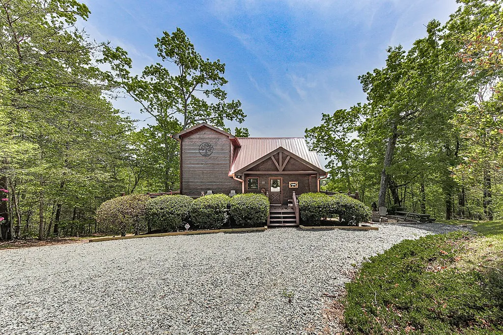 3 bed, 2370 sqft, $7,000 — Photo 3
