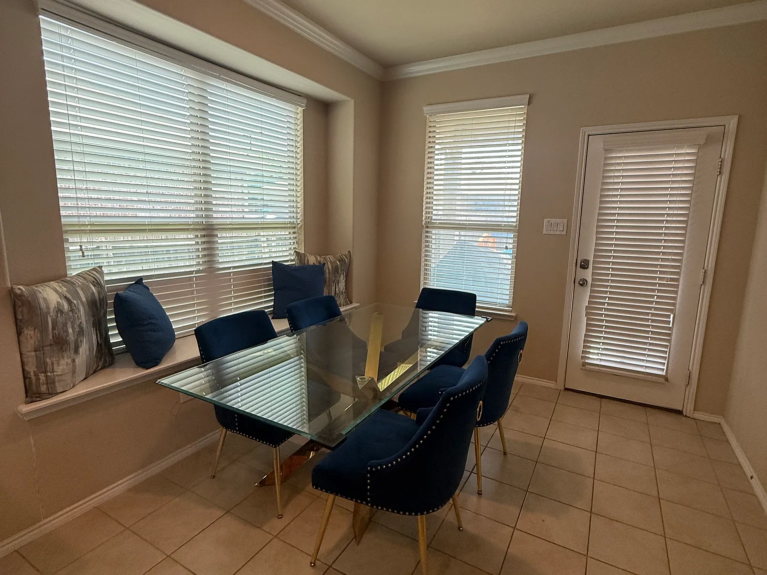 3 bed, 2081 sqft, $2,650 — Photo 3