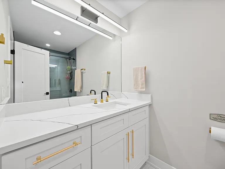 2451 N Albany Ave #1 — Photo 18