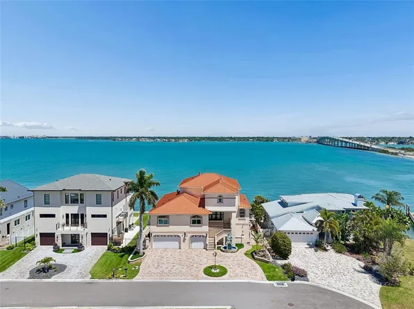 1203 Bay Dr, Belleair Beach, FL 33786