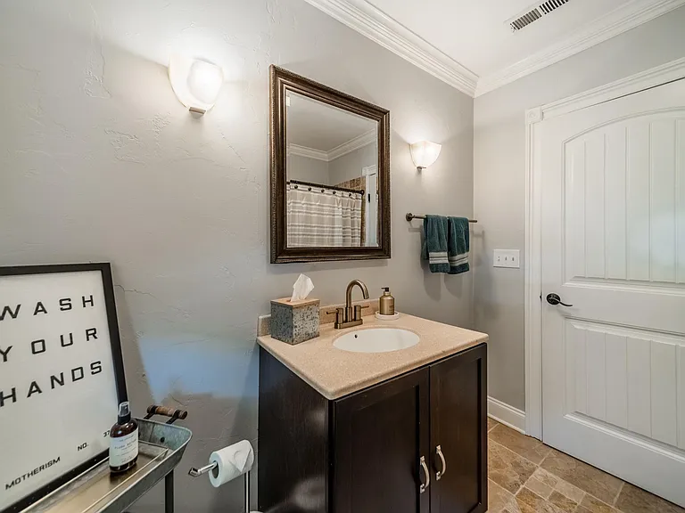 3147 Windsor Dr — Photo 5