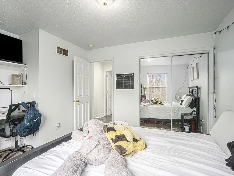 West Campus Village (West Campus Village Townhomes LLC) — Photo 9