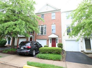 4136 Fairfax Center Creek Dr, Fairfax, VA 22030