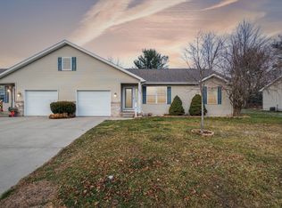 1619 Cedarwood Dr, Flushing, MI 48433