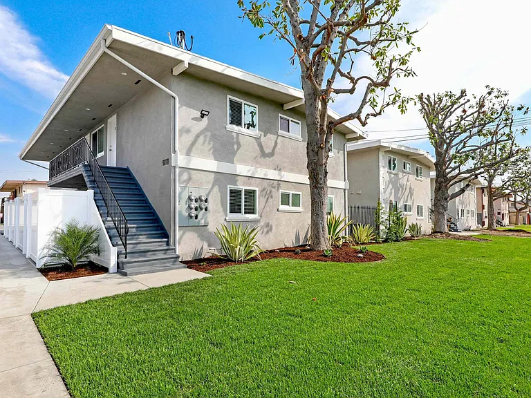 Pacific West Villas — Photo 22
