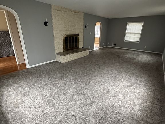 3rd image of 421 W Lawrence Ave