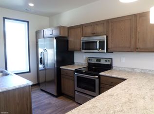 807 14th St SE, Mandan, ND 58554
