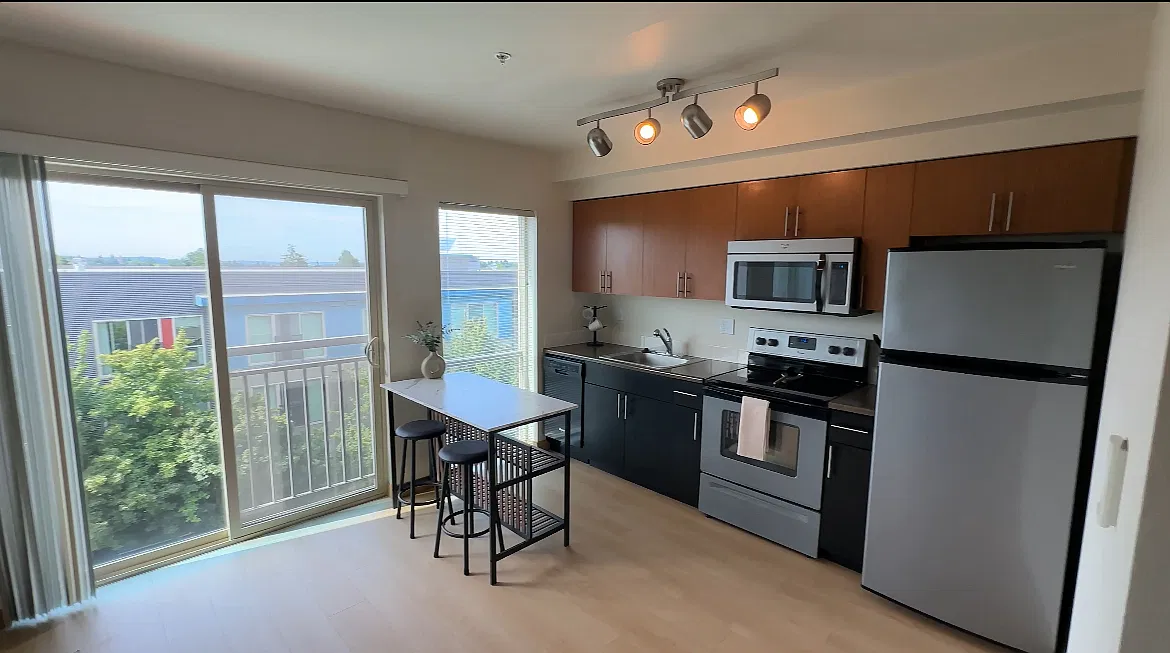 N 103rd St, Seattle — Photo 1