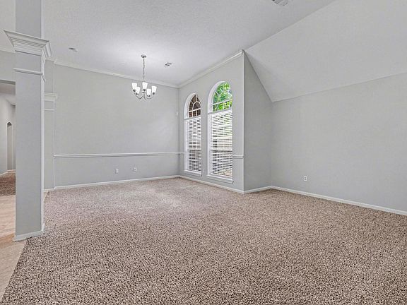 5th image of 215 Bristol Bend Cir