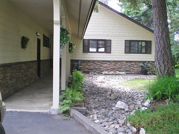 3rd image of 1002 Evergreen Dr