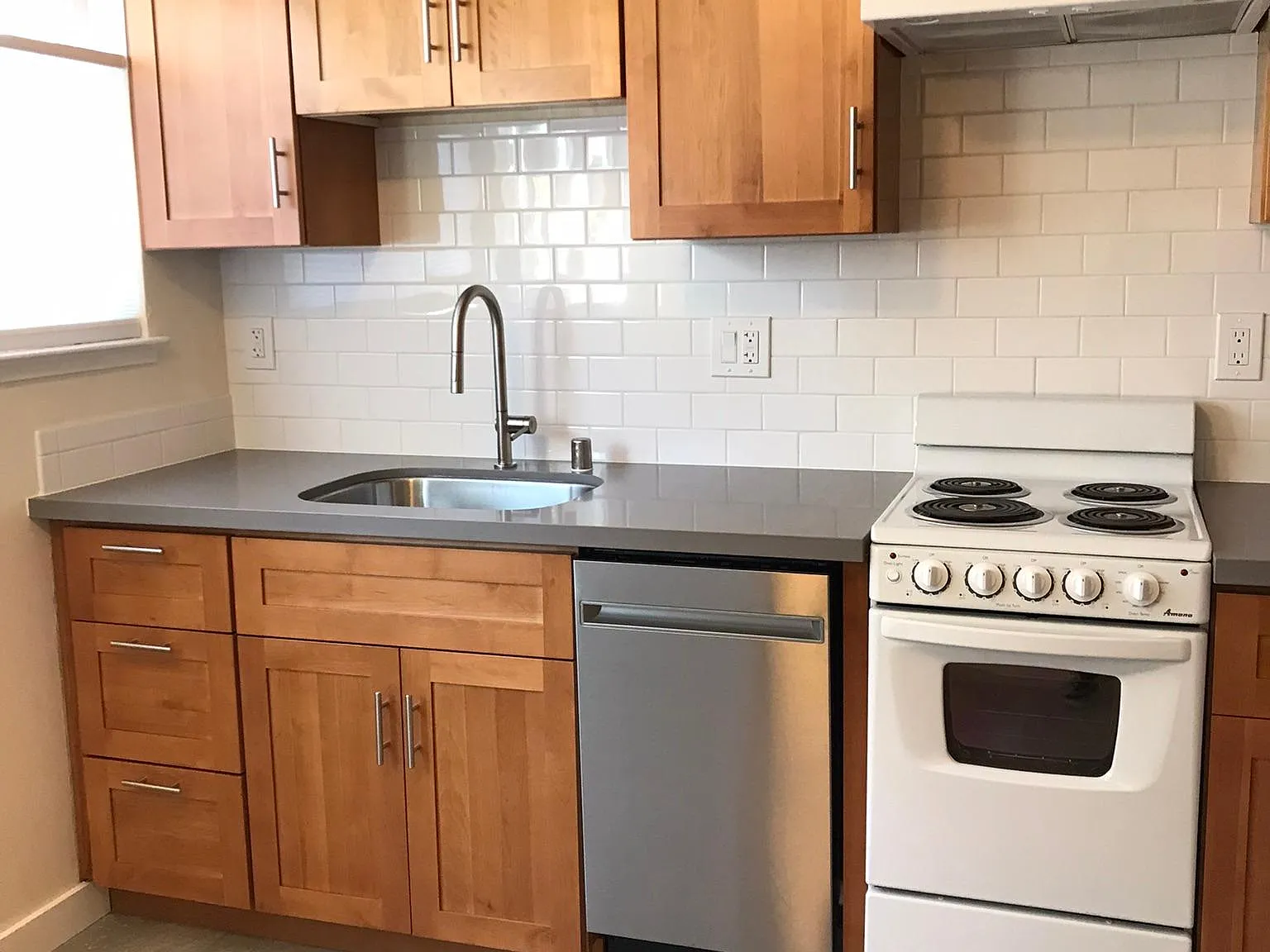 2 bed, 650 sqft, $2,400 — Photo 1