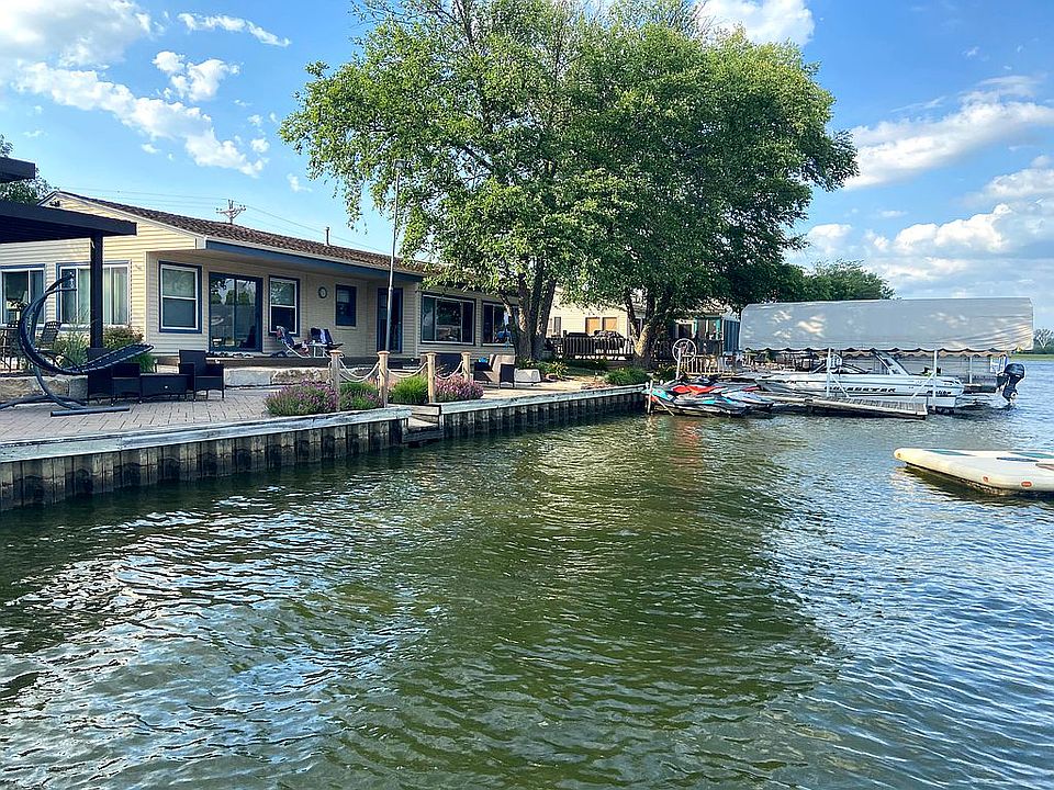 1st image of 2409 W Shore Dr
