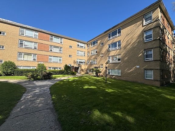 2nd image of 6114 N Damen Ave #1A
