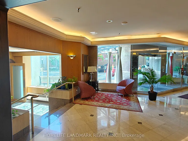 942 Yonge St #1116 — Photo 3