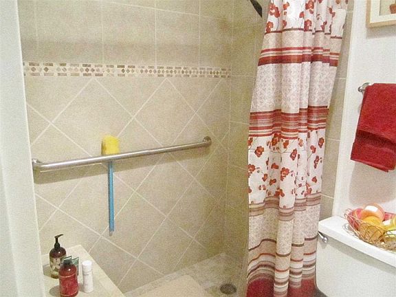2nd image of 224 E Garden St APT 117