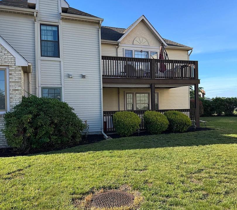 1st image of 27 Harrogate Ct