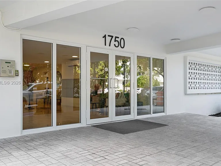 1750 James Ave #9J — Photo 14