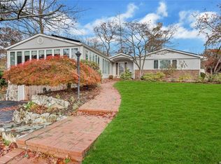 23 Bluff Cir, Hauppauge, NY 11788