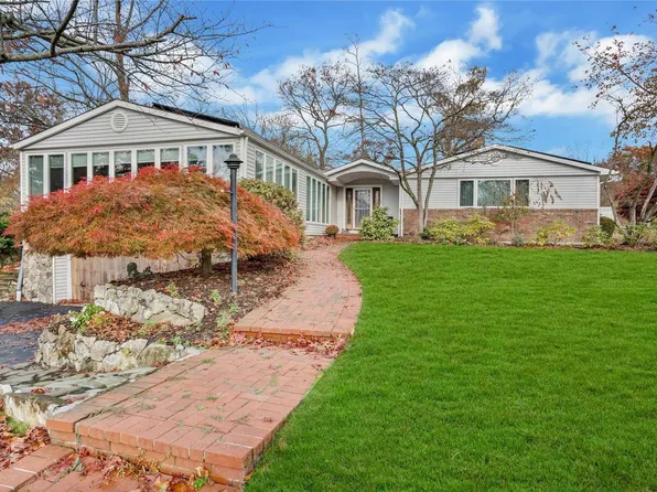 23 Bluff Circle, Hauppauge, NY 11788