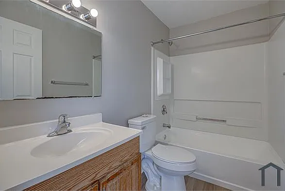 1915 Woodlawn Ave — Photo 13