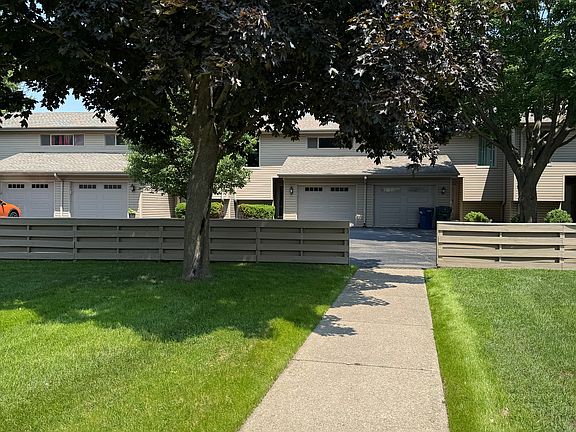 Park-like Front yard