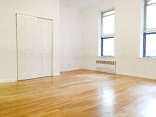 Rented by LIVING QUARTERS NY INC | media 6