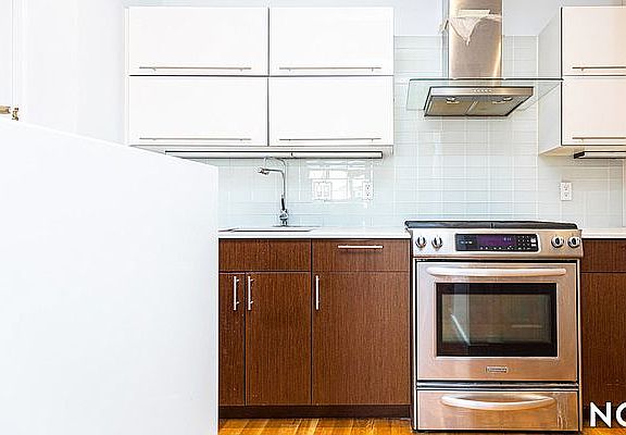 3rd image of 474 Grand Ave #2L