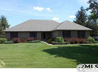 12646 Ann Lynn Dr, South Lyon, MI 48178