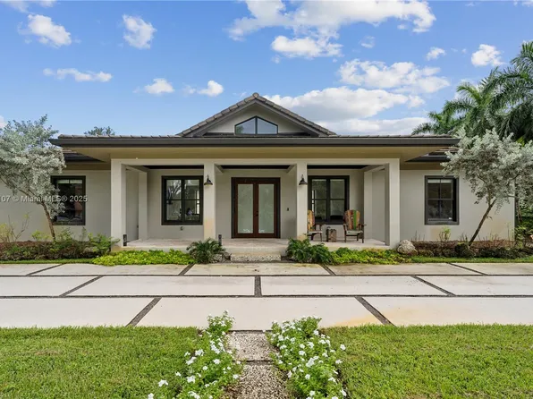 130 NE 158th St, Miami, FL 33162