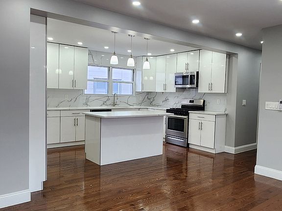 5th image of 1 Greendale Ave #1