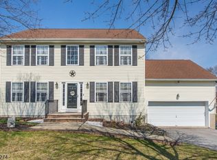 7 Stratford Dr, Newton, NJ