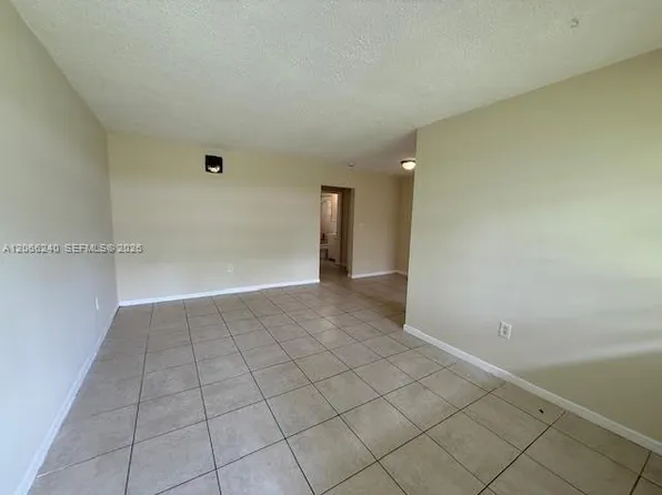 151 NW 164th St #2, Miami, FL 33169