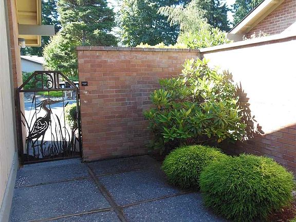 2nd image of 116 Hilltop Dr Unit B