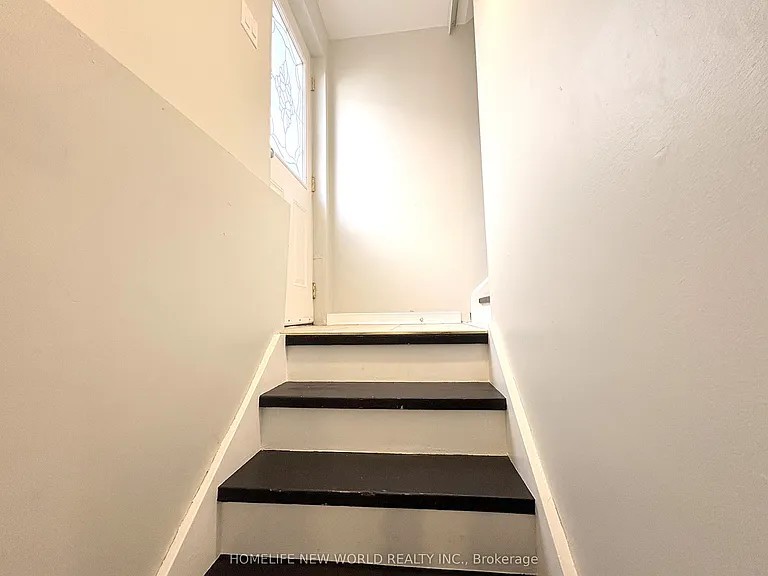 18 Samantha Cir — Photo 9