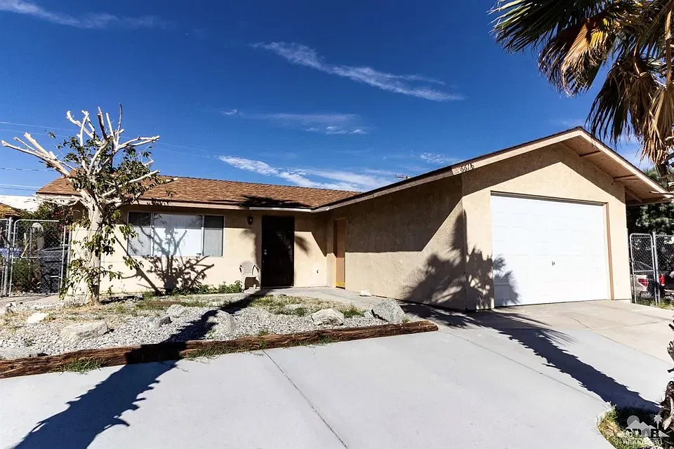 2 bed, 960 sqft, $2,000 — Photo 1