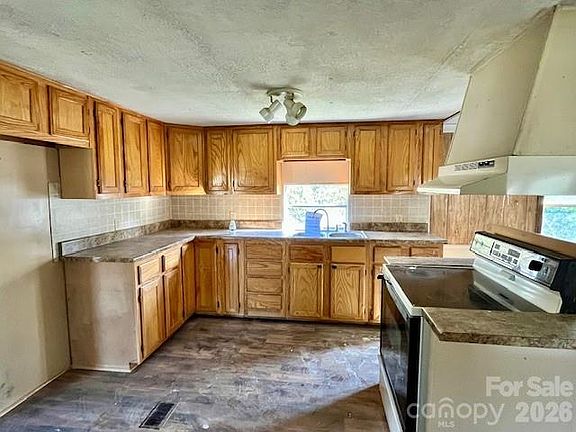 5th image of 97 Oakland Dr