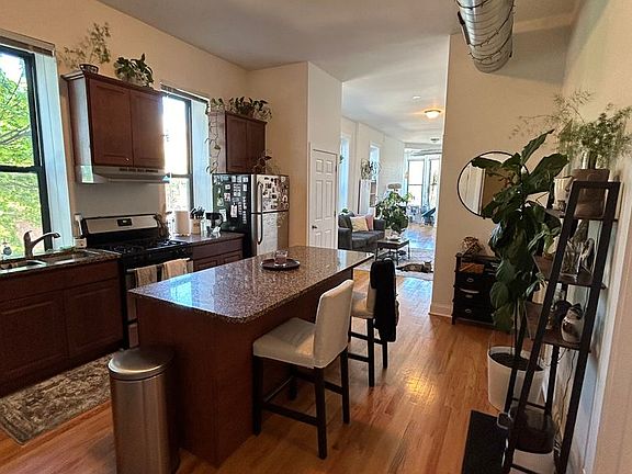 4th image of 2559 W North Ave #2F