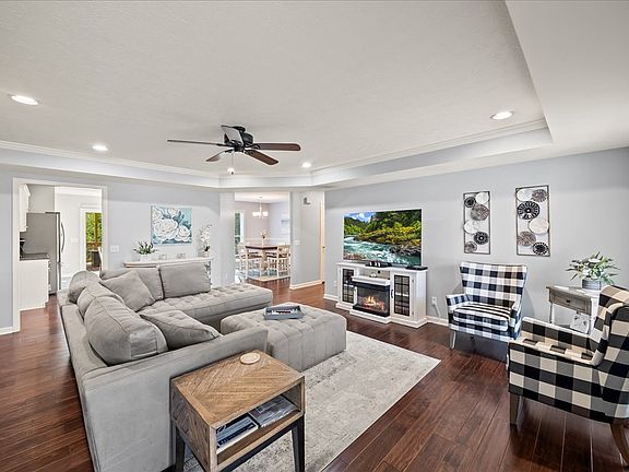 3rd image of 448 Hillary Ct