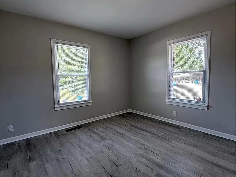 48 Burton St — Photo 3