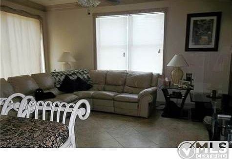5th image of 876 NW Leonardo Cir