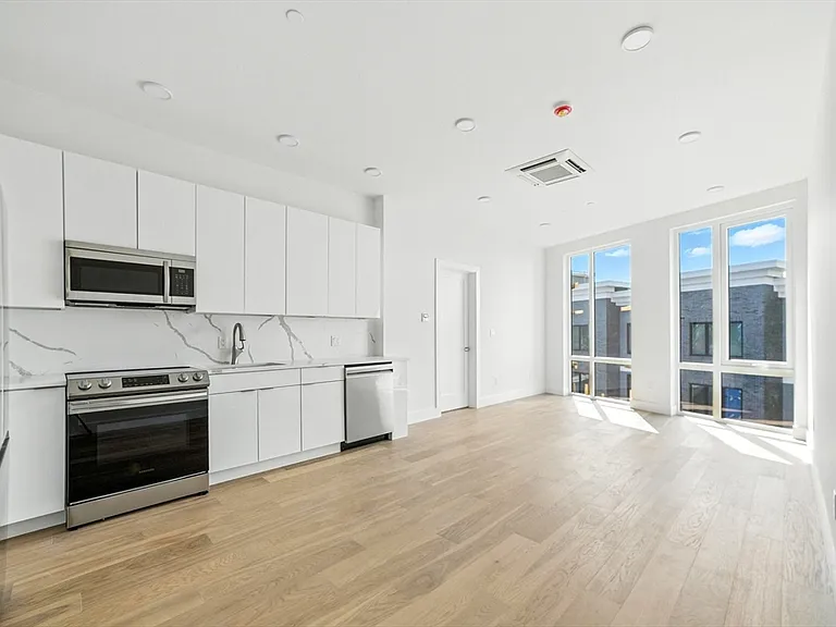36-38 Hichborn St #103 — Photo 1