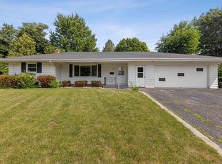 1205 Leaman Pl, Rockford, IL 61108
