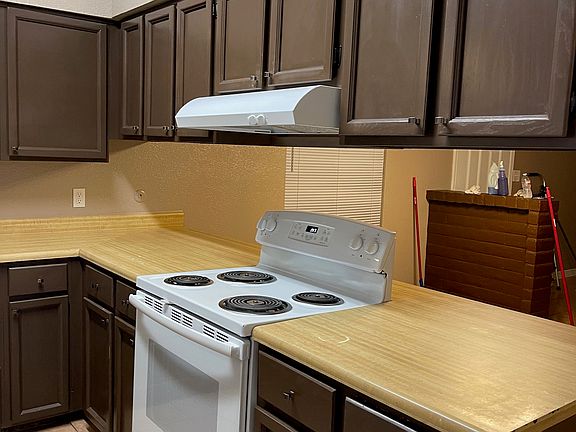 3rd image of 3555 E Glen Dr